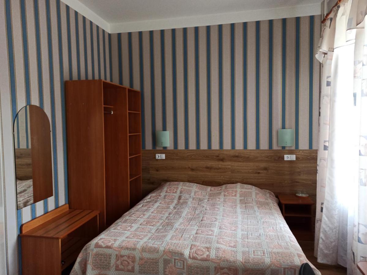 Central Hotel นาร์วา ภายนอก รูปภาพ